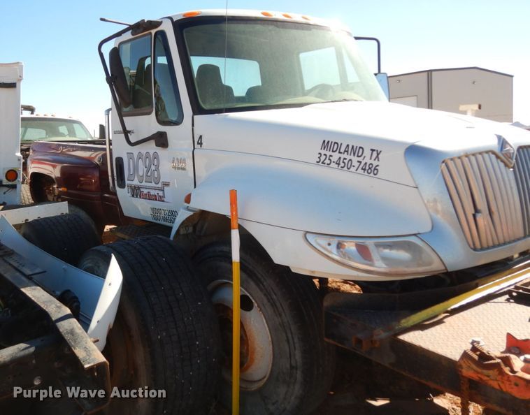 image for item EX9503 2002 International 4300  truck cab and chassis