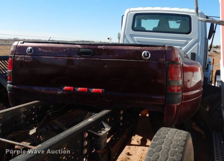 image for item EX9503 2002 International 4300  truck cab and chassis