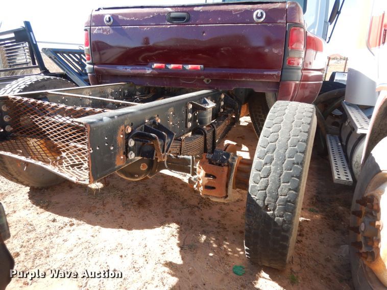 image for item EX9503 2002 International 4300  truck cab and chassis