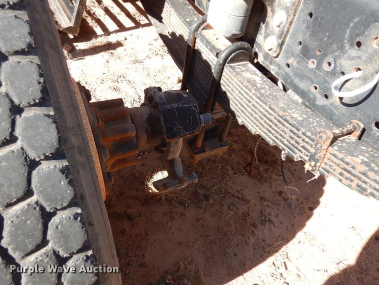 image for item EX9503 2002 International 4300  truck cab and chassis