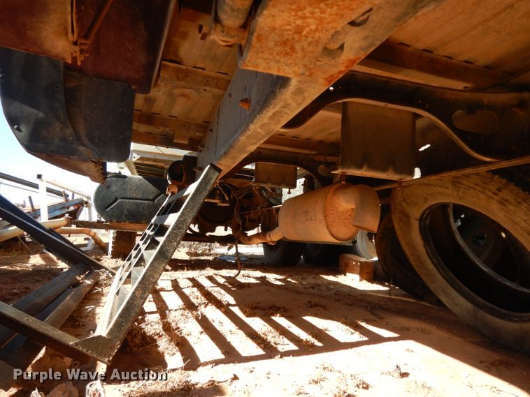 image for item EX9503 2002 International 4300  truck cab and chassis