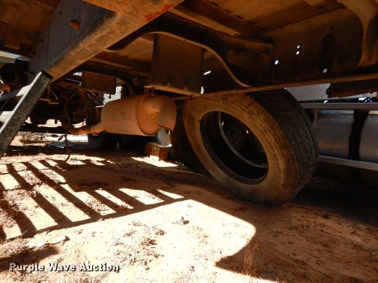 image for item EX9503 2002 International 4300  truck cab and chassis