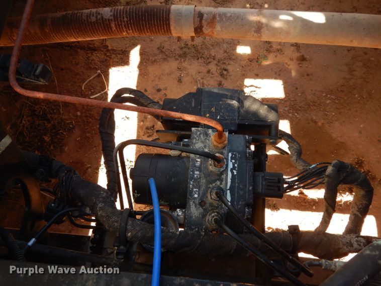 image for item EX9503 2002 International 4300  truck cab and chassis