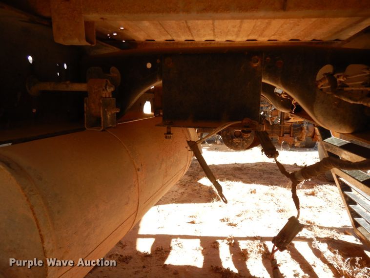 image for item EX9503 2002 International 4300  truck cab and chassis