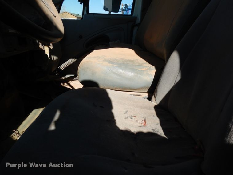 image for item EX9503 2002 International 4300  truck cab and chassis