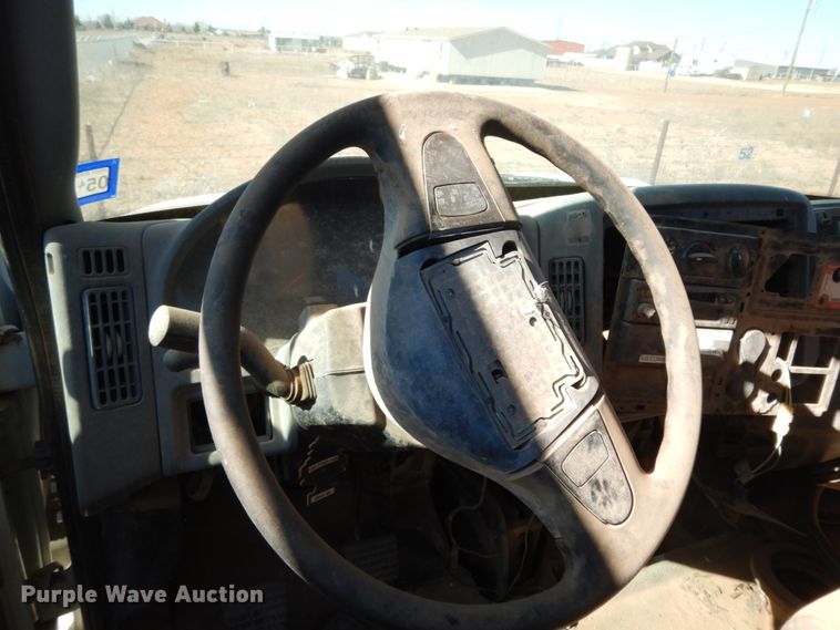 image for item EX9503 2002 International 4300  truck cab and chassis