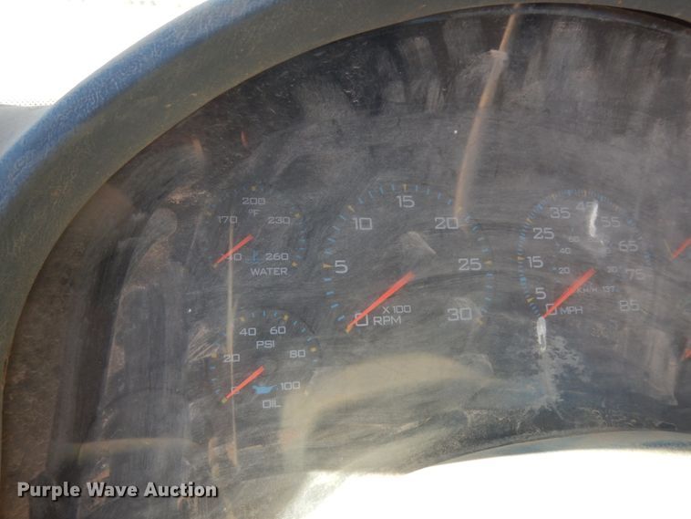 image for item EX9503 2002 International 4300  truck cab and chassis