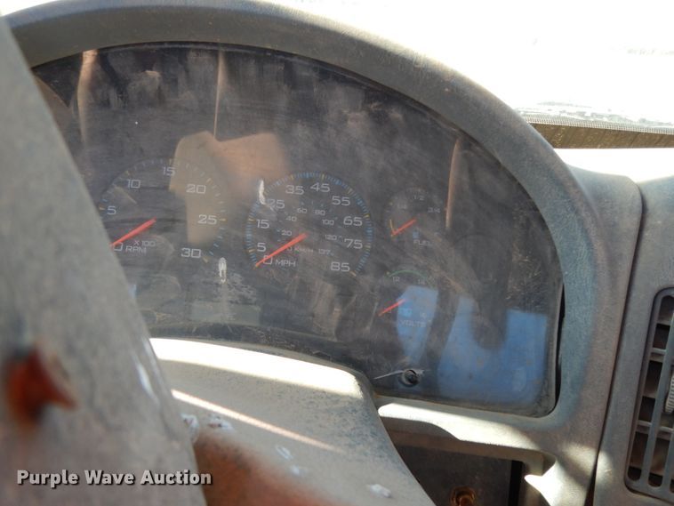 image for item EX9503 2002 International 4300  truck cab and chassis