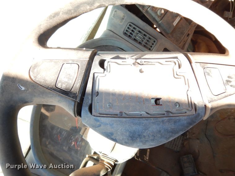 image for item EX9503 2002 International 4300  truck cab and chassis