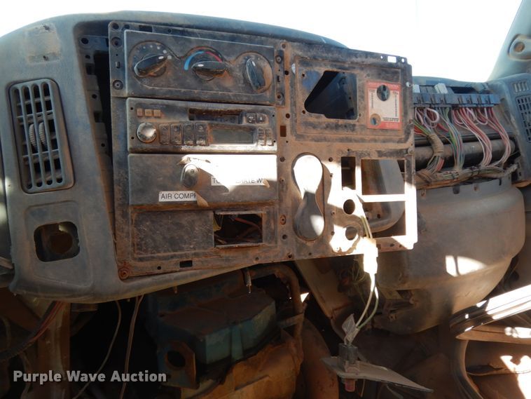 image for item EX9503 2002 International 4300  truck cab and chassis