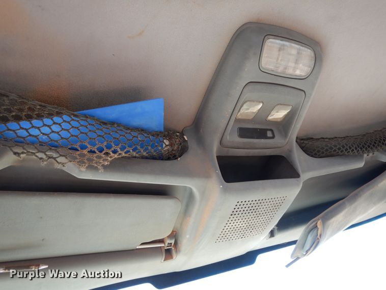 image for item EX9503 2002 International 4300  truck cab and chassis