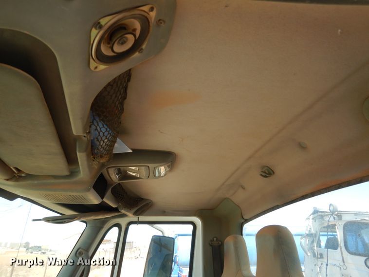 image for item EX9503 2002 International 4300  truck cab and chassis