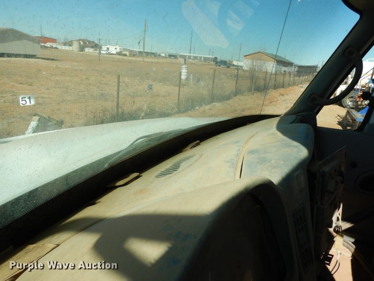 image for item EX9503 2002 International 4300  truck cab and chassis