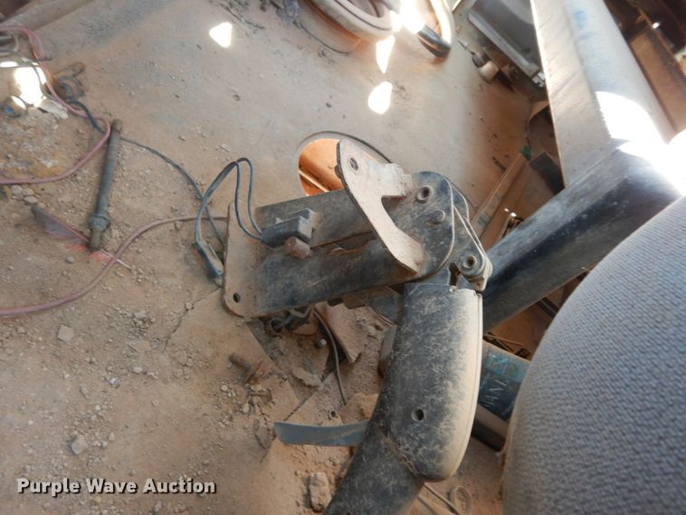 image for item EX9503 2002 International 4300  truck cab and chassis