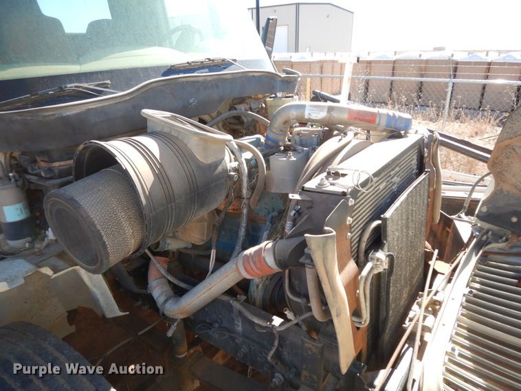 image for item EX9503 2002 International 4300  truck cab and chassis