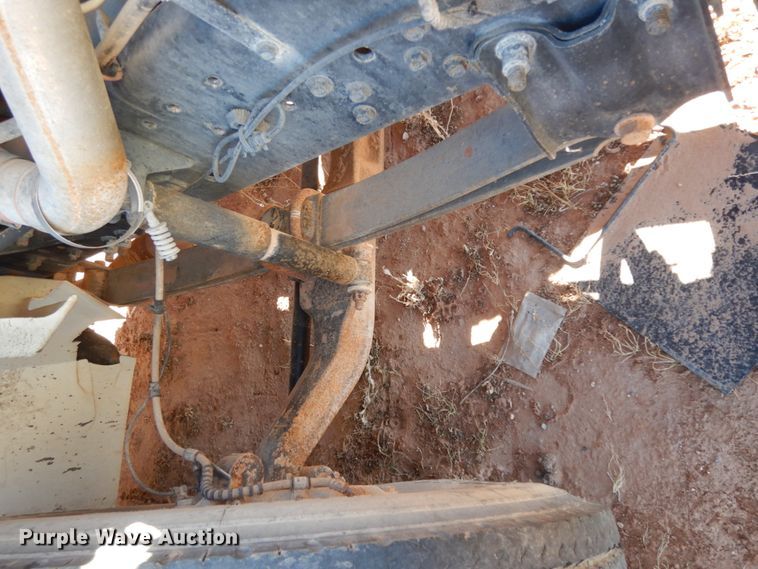 image for item EX9503 2002 International 4300  truck cab and chassis