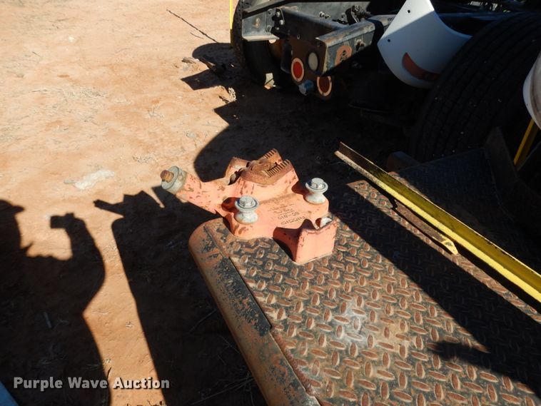 image for item EX9503 2002 International 4300  truck cab and chassis