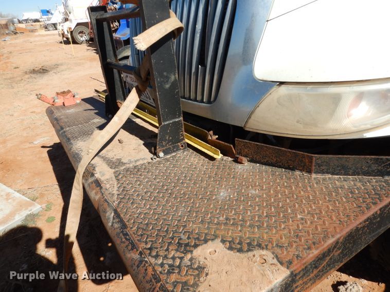 image for item EX9503 2002 International 4300  truck cab and chassis