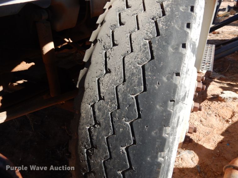 image for item EX9503 2002 International 4300  truck cab and chassis