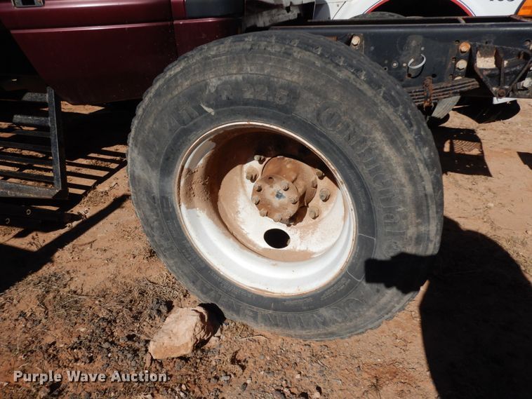 image for item EX9503 2002 International 4300  truck cab and chassis