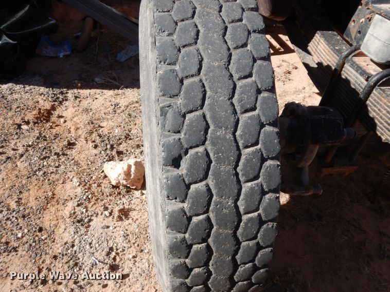 image for item EX9503 2002 International 4300  truck cab and chassis