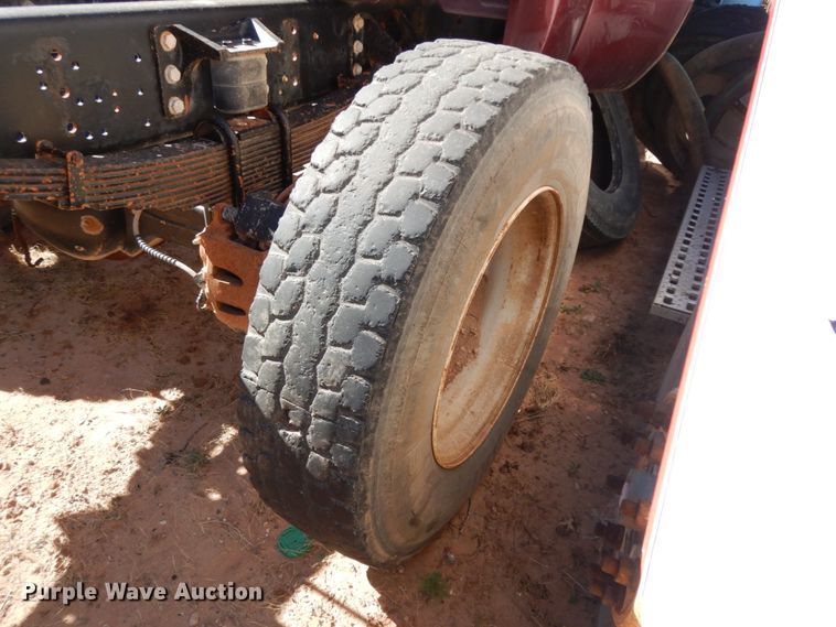 image for item EX9503 2002 International 4300  truck cab and chassis