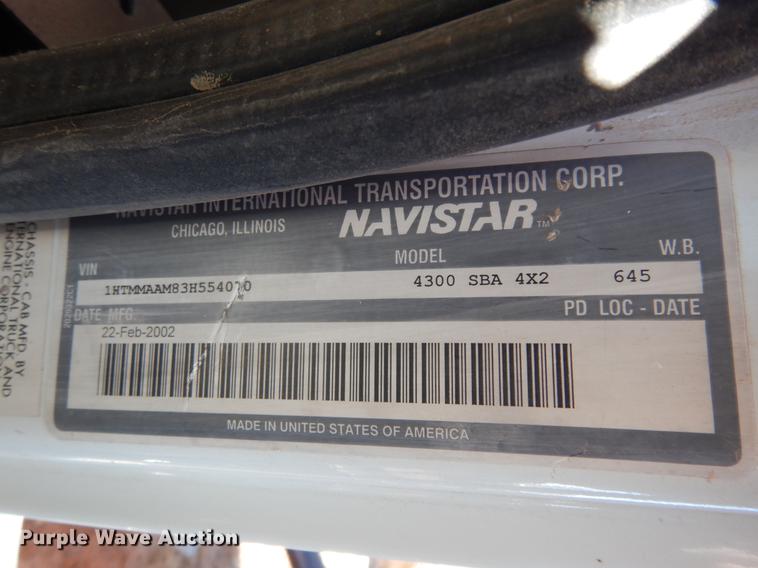 image for item EX9503 2002 International 4300  truck cab and chassis