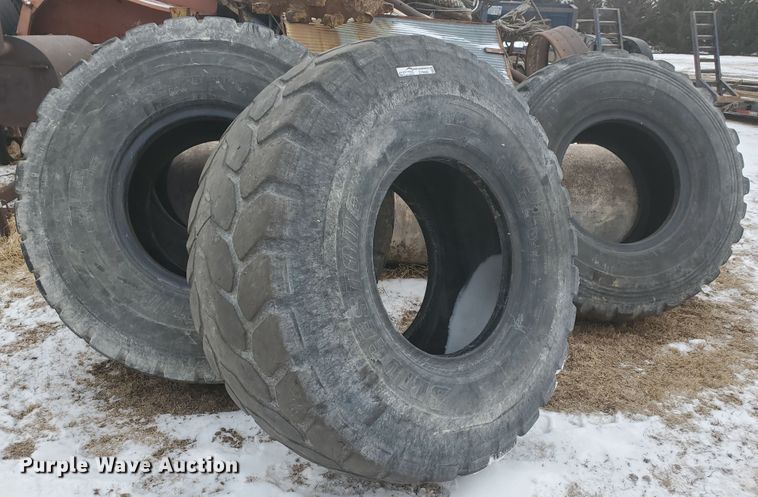 image for item EY9609 (4) Bridgestone 20.5R25 tires