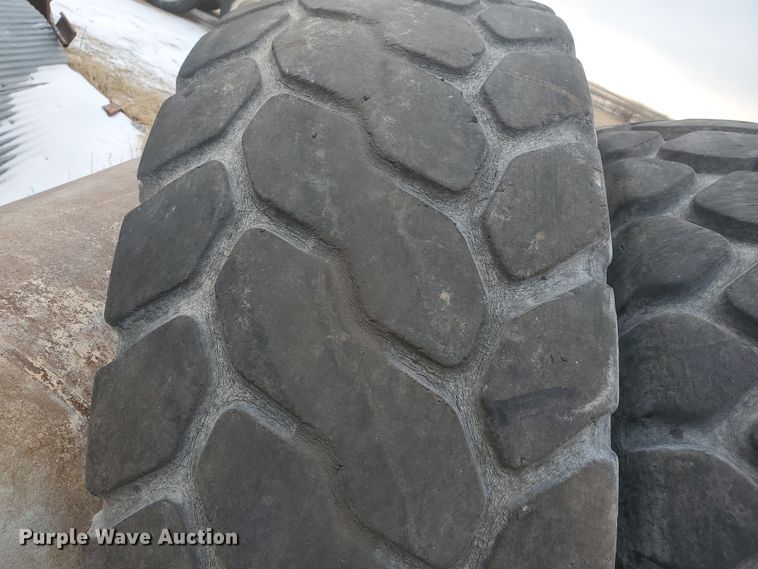 image for item EY9609 (4) Bridgestone 20.5R25 tires