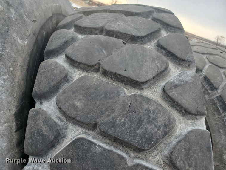 image for item EY9609 (4) Bridgestone 20.5R25 tires