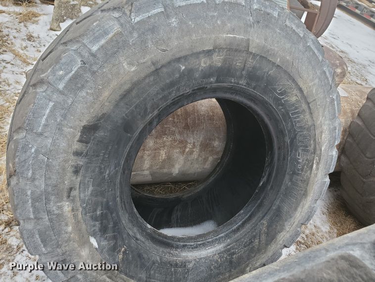 image for item EY9609 (4) Bridgestone 20.5R25 tires