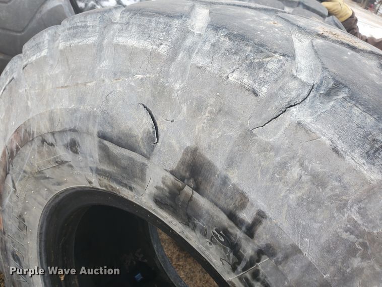 image for item EY9609 (4) Bridgestone 20.5R25 tires
