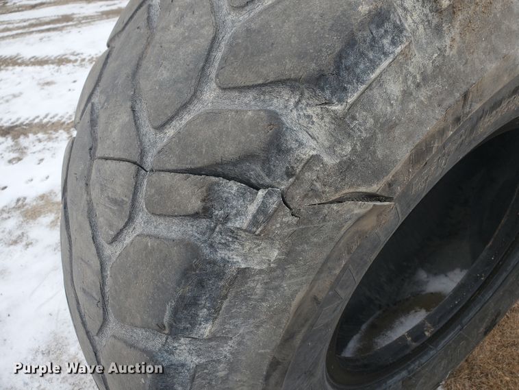 image for item EY9609 (4) Bridgestone 20.5R25 tires