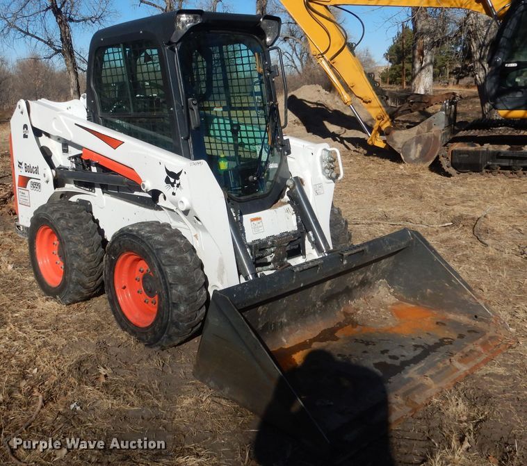 image for item FA9472 2018 Bobcat S550  skid steer loader