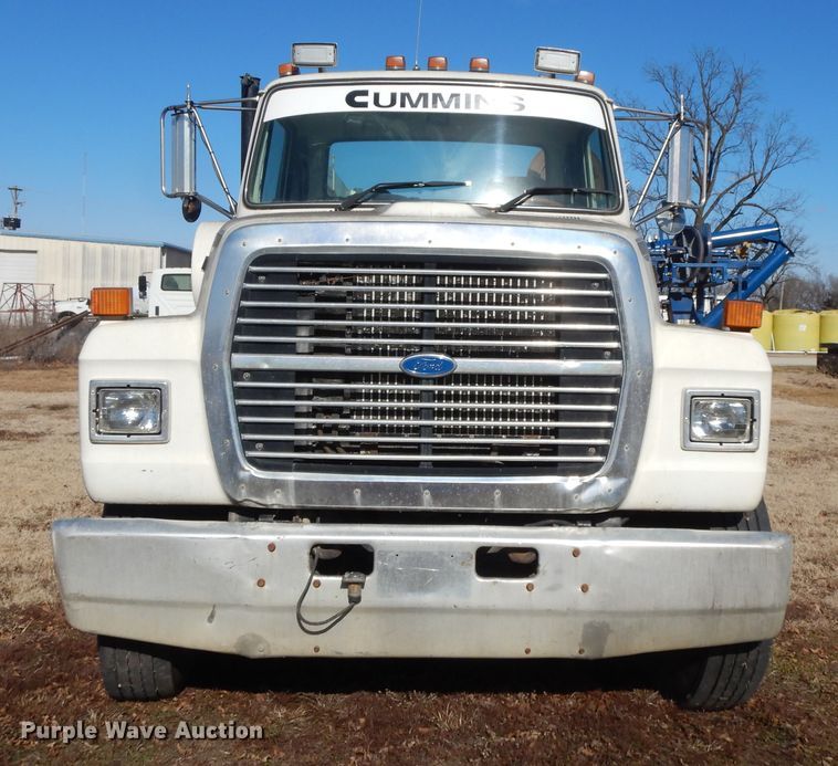 image for item GG9292 1996 Ford L8000  service truck