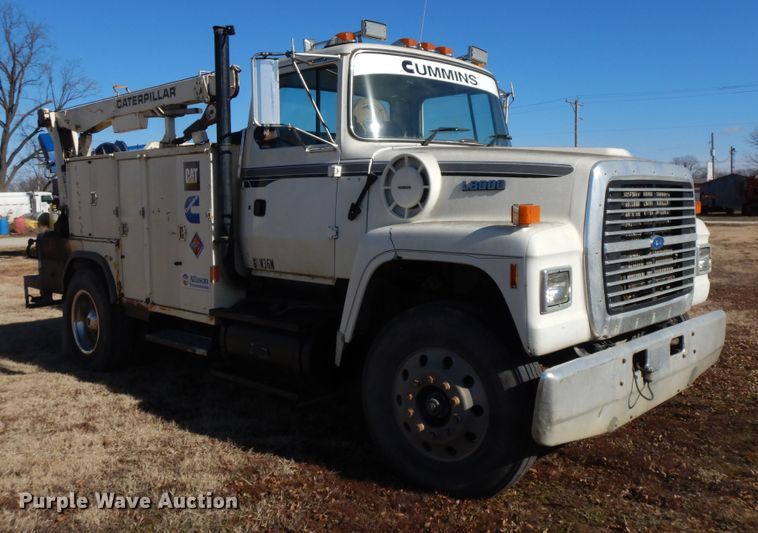 image for item GG9292 1996 Ford L8000  service truck