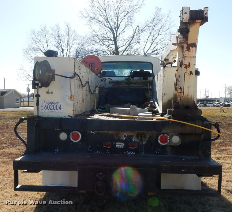 image for item GG9292 1996 Ford L8000  service truck