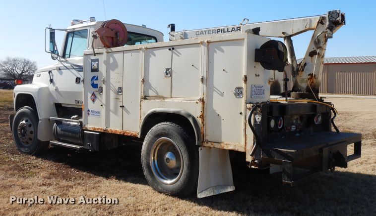 image for item GG9292 1996 Ford L8000  service truck