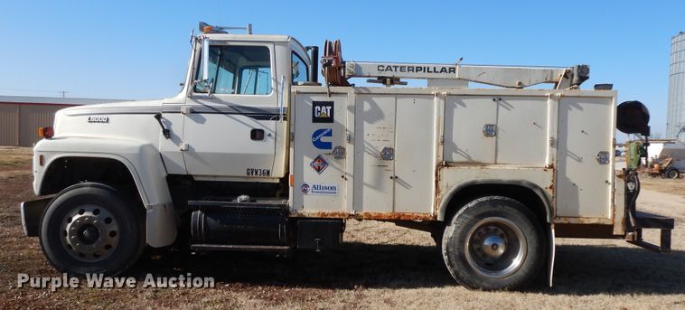 image for item GG9292 1996 Ford L8000  service truck