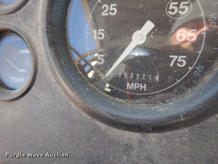 image for item GG9292 1996 Ford L8000  service truck