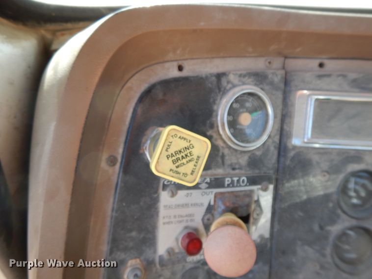 image for item GG9292 1996 Ford L8000  service truck