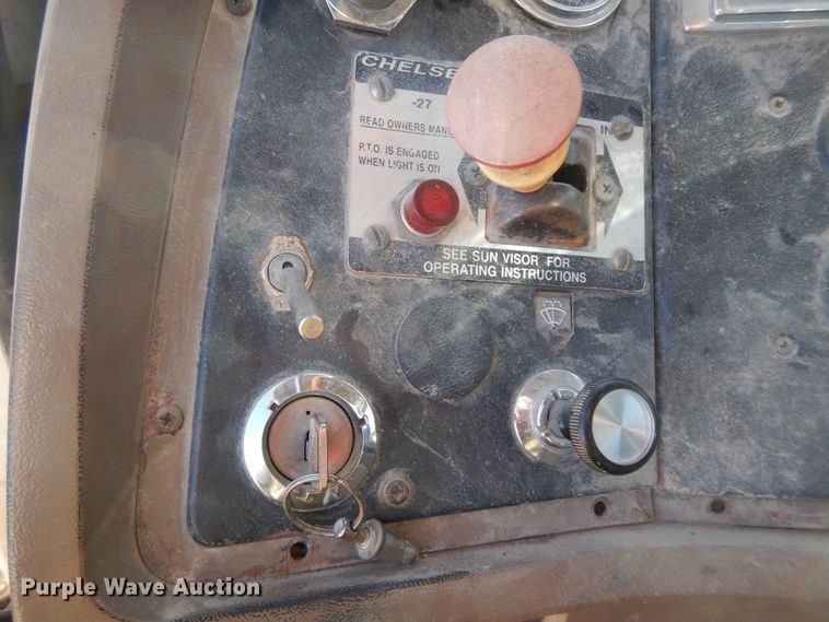 image for item GG9292 1996 Ford L8000  service truck