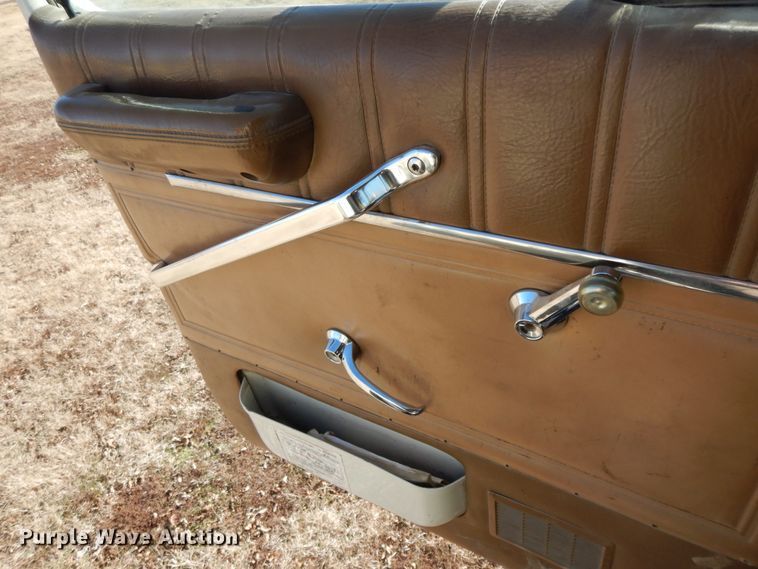 image for item GG9292 1996 Ford L8000  service truck