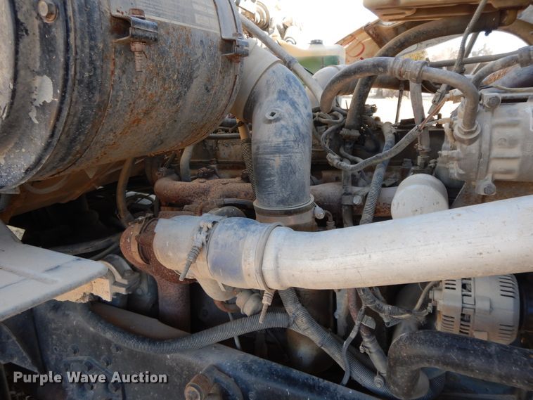 image for item GG9292 1996 Ford L8000  service truck