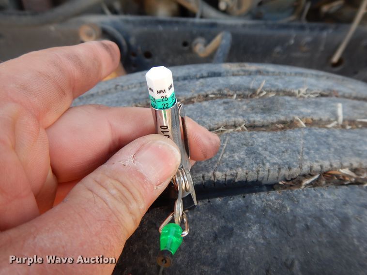 image for item GG9292 1996 Ford L8000  service truck