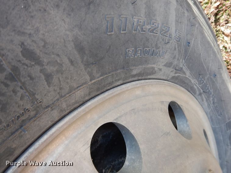 image for item GG9292 1996 Ford L8000  service truck