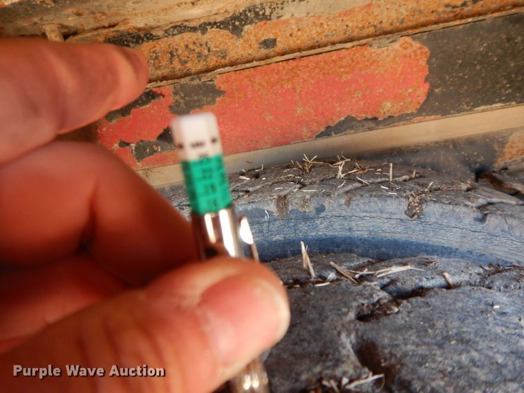 image for item GG9292 1996 Ford L8000  service truck