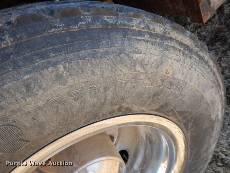 image for item GG9292 1996 Ford L8000  service truck