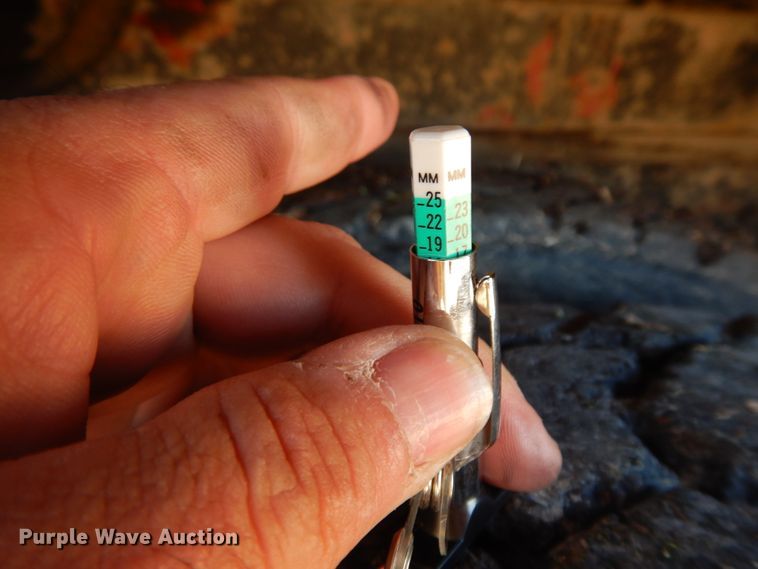 image for item GG9292 1996 Ford L8000  service truck