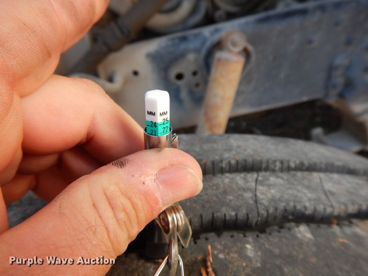 image for item GG9292 1996 Ford L8000  service truck